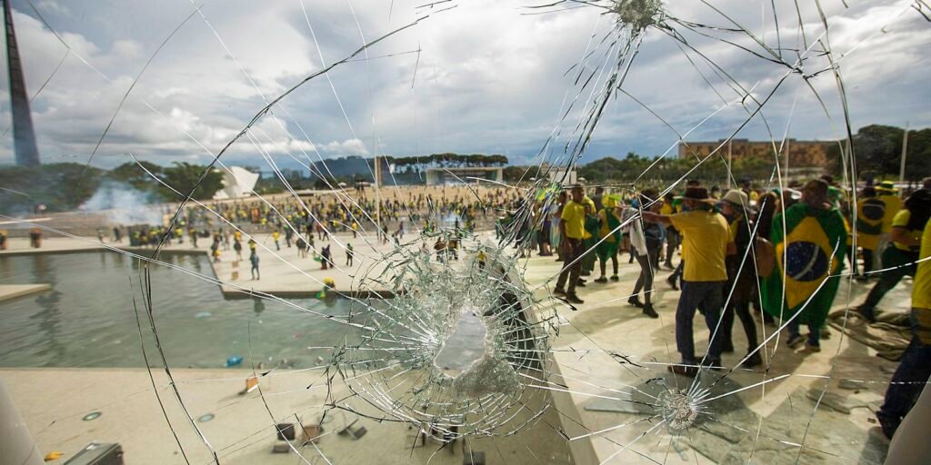 PF prende acusado de furtar réplica da Constituição no 8 de janeiro PF prende acusado de furtar réplica da Constituição no 8 de janeiro