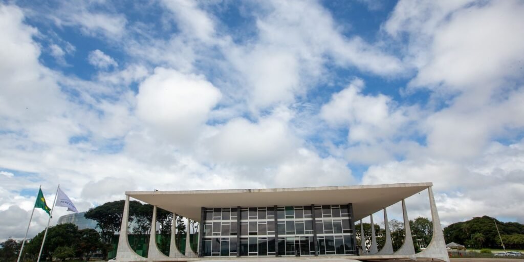 STF confirma Moraes, Dino e Zanin em julgamento de Bolsonaro STF confirma Moraes, Dino e Zanin em julgamento de Bolsonaro