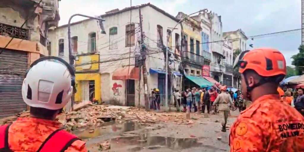 Desabamento de casarão causa uma morte no centro do Rio Desabamento de casarão causa uma morte no centro do Rio
