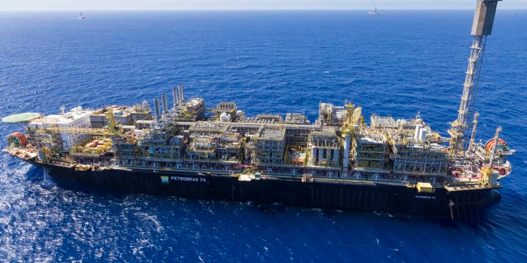 Petrobras identifica possível presença de petróleo na Bacia de Santos Petrobras identifica possível presença de petróleo na Bacia de Santos